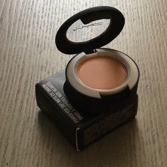 MAC Powder Matte Eyeshadow What Clout - Picture 6 of 8